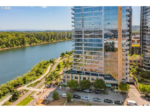 836 S Curry St #1306, Portland, OR 97239