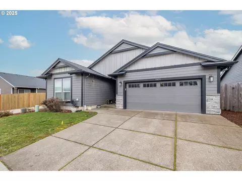 2421 Mountain River Dr, Lebanon, OR 97355