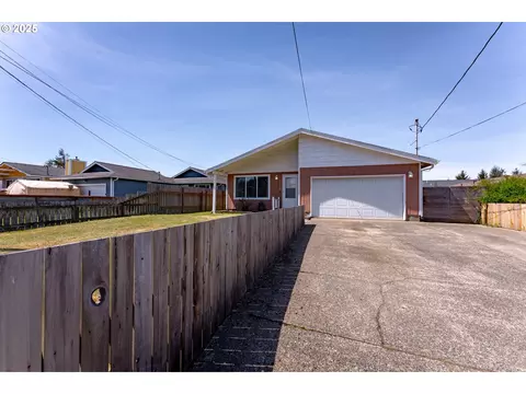 1140 Sanford St, Coos Bay, OR 97420