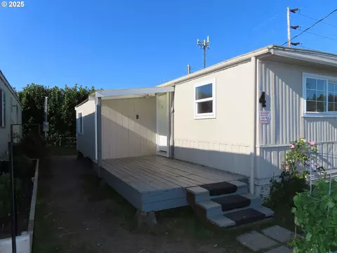 255 Kruse Ave # 4, Coos Bay, OR 97420