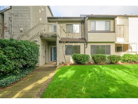 2062 Lake Isle Dr, Eugene, OR 97401