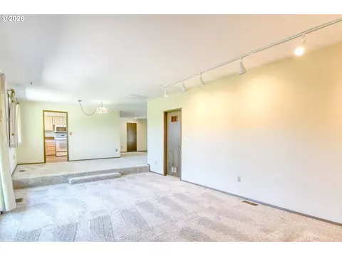 Living - 4523 SW Perkins Ave, Pendleton, OR 97801 photo 8 of 10