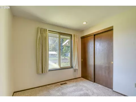 Bedroom - 4523 SW Perkins Ave, Pendleton, OR 97801 photo 1 of 3