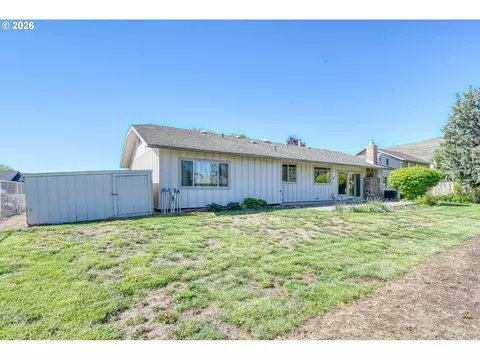 Exterior - 4523 SW Perkins Ave, Pendleton, OR 97801 photo 3 of 5
