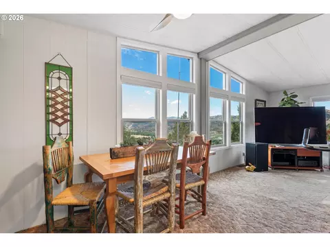 Dining - 27671 Bumpy Rd, John Day, OR 97845 photo 3 of 5