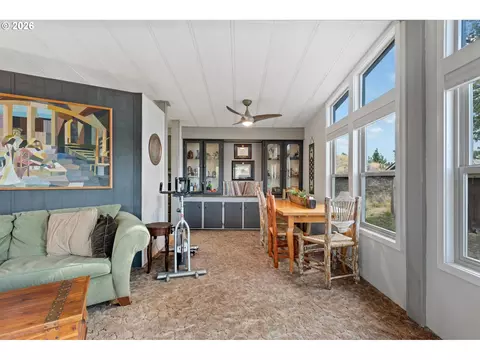 Dining - 27671 Bumpy Rd, John Day, OR 97845 photo 4 of 5