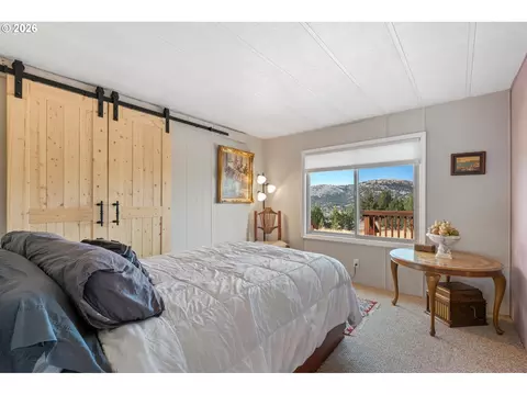 Bedroom - 27671 Bumpy Rd, John Day, OR 97845 photo 2 of 3