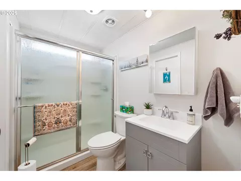 Bath - 27671 Bumpy Rd, John Day, OR 97845 photo 2 of 2