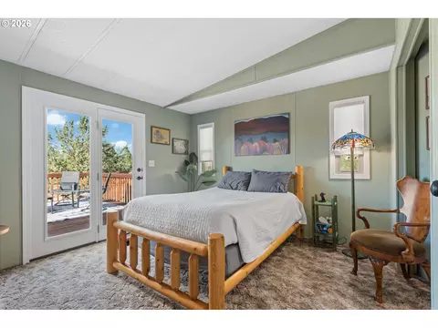 Bedroom - 27671 Bumpy Rd, John Day, OR 97845 photo 1 of 3