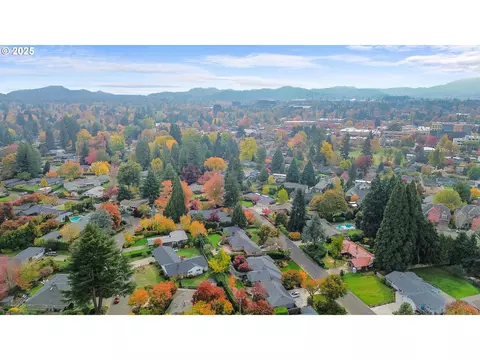 View/Area - 820 Lariat Dr, Eugene, OR 97401 photo 4 of 4