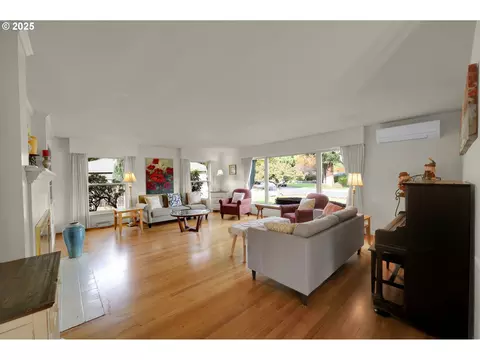 Living - 820 Lariat Dr, Eugene, OR 97401 photo 1 of 4