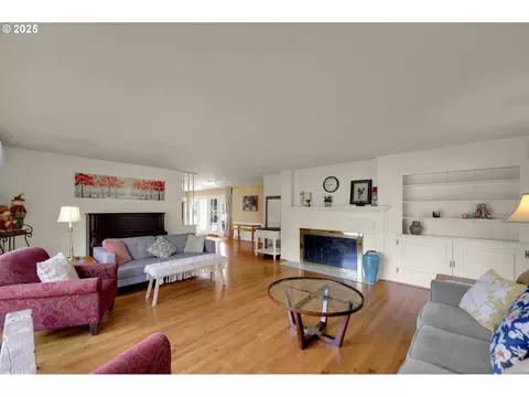 Living - 820 Lariat Dr, Eugene, OR 97401 photo 3 of 4