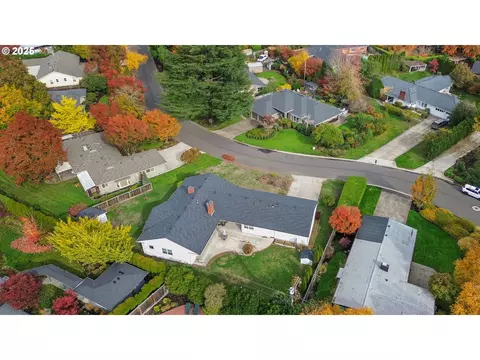 View/Area - 820 Lariat Dr, Eugene, OR 97401 photo 2 of 4