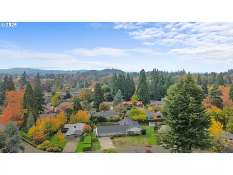 View/Area - 820 Lariat Dr, Eugene, OR 97401 photo 3 of 4