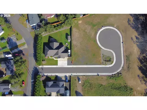 1090 Park Pl, Coos Bay, OR 97420