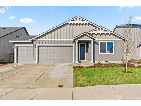 829 Farmington Dr, Junction City, OR 97448