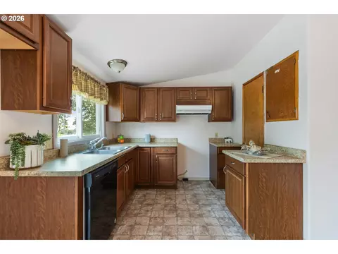 Kitchen - 2522 SW Marshall Ave, Pendleton, OR 97801 photo 1 of 3