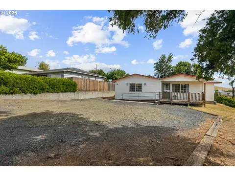 Exterior - 2522 SW Marshall Ave, Pendleton, OR 97801 photo 9 of 10
