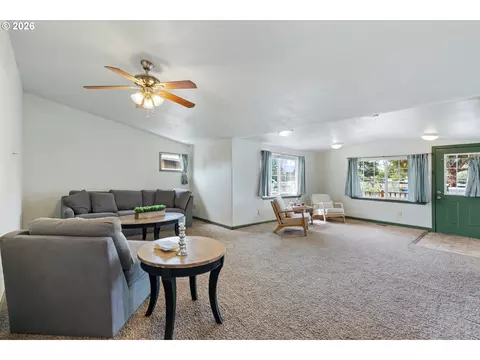 Living - 2522 SW Marshall Ave, Pendleton, OR 97801 photo 5 of 5