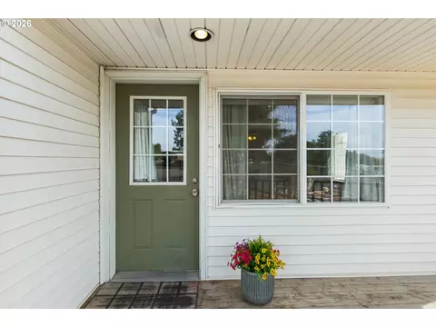 Entry Way - 2522 SW Marshall Ave, Pendleton, OR 97801 photo 1 of 1