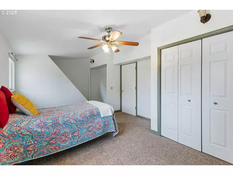 Bedroom - 2522 SW Marshall Ave, Pendleton, OR 97801 photo 4 of 6