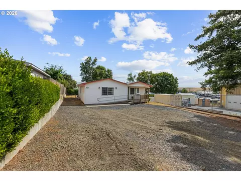 Exterior - 2522 SW Marshall Ave, Pendleton, OR 97801 photo 8 of 10