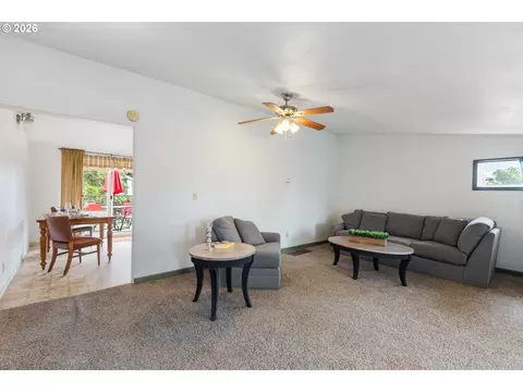 Living - 2522 SW Marshall Ave, Pendleton, OR 97801 photo 4 of 5