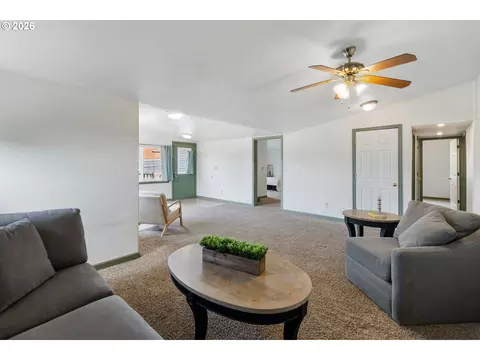 Living - 2522 SW Marshall Ave, Pendleton, OR 97801 photo 3 of 5