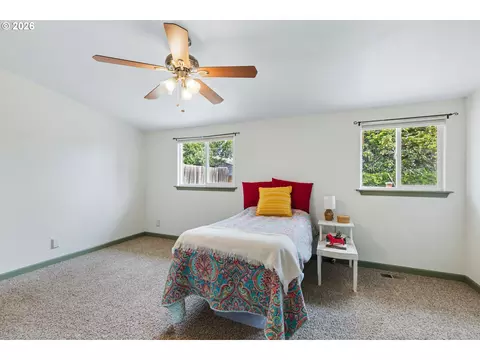 Bedroom - 2522 SW Marshall Ave, Pendleton, OR 97801 photo 3 of 6