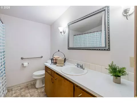 Bath - 2522 SW Marshall Ave, Pendleton, OR 97801 photo 2 of 2