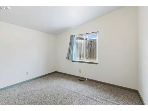 Bedroom - 2522 SW Marshall Ave, Pendleton, OR 97801 photo 5 of 6