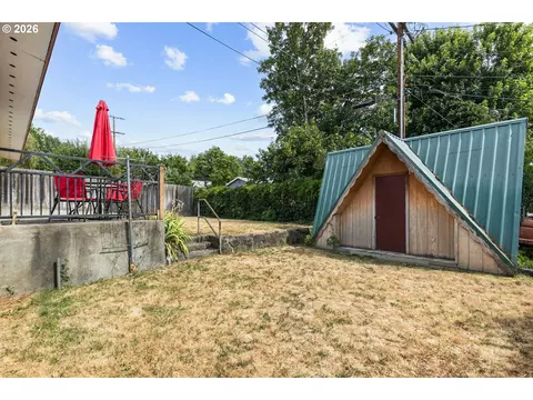 Exterior - 2522 SW Marshall Ave, Pendleton, OR 97801 photo 5 of 10