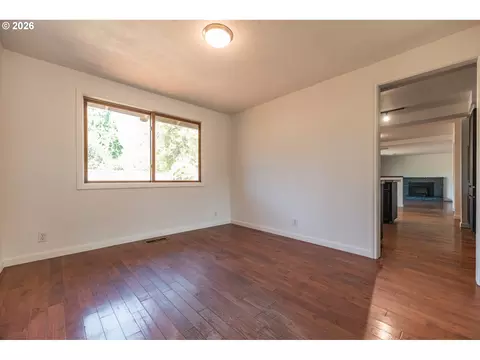 Living - 3759 Keeler Ave, Eugene, OR 97401 photo 5 of 9