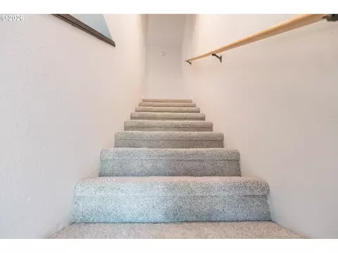 Entry Way - 3759 Keeler Ave, Eugene, OR 97401 photo 3 of 4