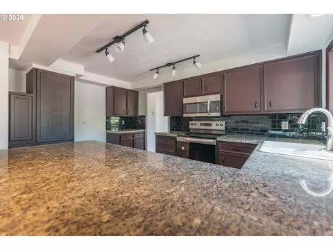 Kitchen - 3759 Keeler Ave, Eugene, OR 97401 photo 4 of 4