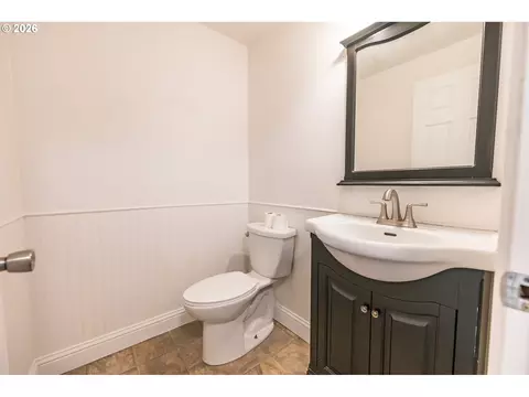 Bath - 3759 Keeler Ave, Eugene, OR 97401 photo 1 of 4