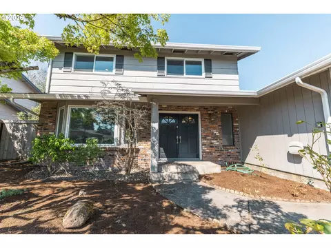 Exterior - 3759 Keeler Ave, Eugene, OR 97401 photo 4 of 9