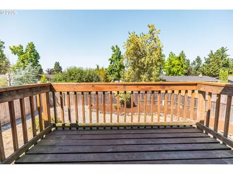 Exterior - 3759 Keeler Ave, Eugene, OR 97401 photo 5 of 9