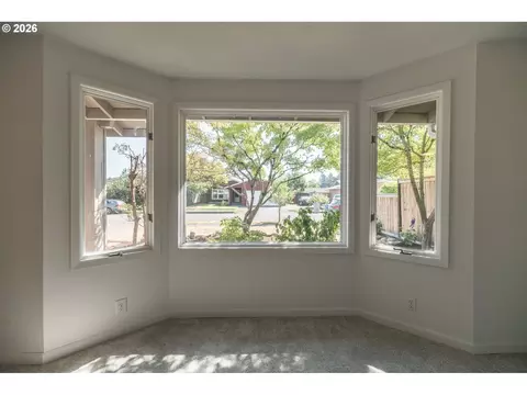 Living - 3759 Keeler Ave, Eugene, OR 97401 photo 4 of 9