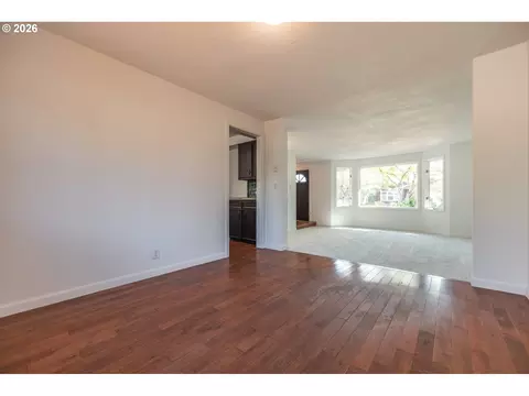 Living - 3759 Keeler Ave, Eugene, OR 97401 photo 6 of 9
