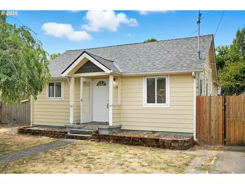 9526 NE Gertz Cir, Portland, OR 97211
