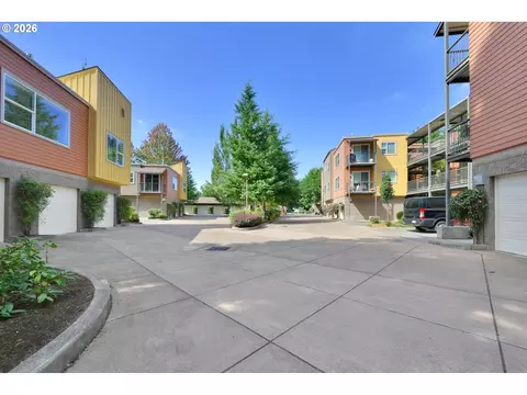 Exterior - 347 Rustic Pl #26, Eugene, OR 97401 photo 9 of 10