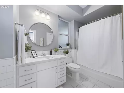 Bath - 347 Rustic Pl #26, Eugene, OR 97401 photo 1 of 2