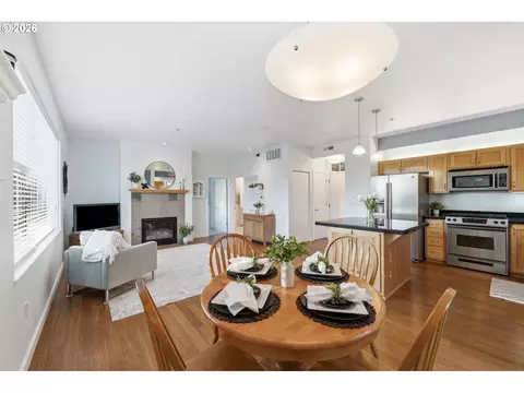 Dining - 347 Rustic Pl #26, Eugene, OR 97401 photo 1 of 3
