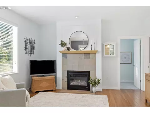 Living - 347 Rustic Pl #26, Eugene, OR 97401 photo 5 of 6