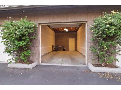Exterior - 347 Rustic Pl #26, Eugene, OR 97401 photo 6 of 10