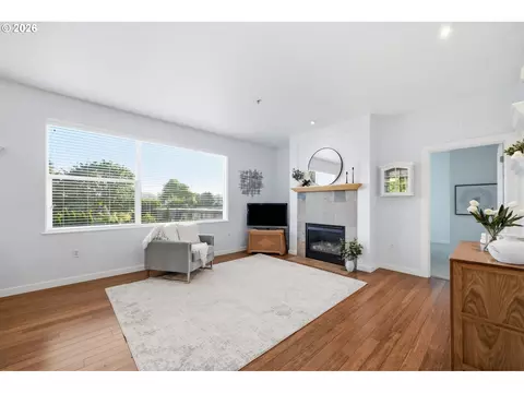 Living - 347 Rustic Pl #26, Eugene, OR 97401 photo 1 of 6