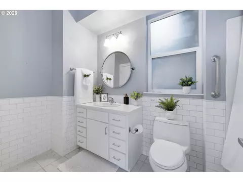 Bath - 347 Rustic Pl #26, Eugene, OR 97401 photo 2 of 2
