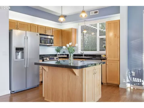 Kitchen - 347 Rustic Pl #26, Eugene, OR 97401 photo 2 of 4