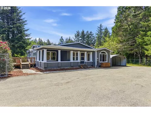 67752 Beaver Loop Rd, North Bend, OR 97459